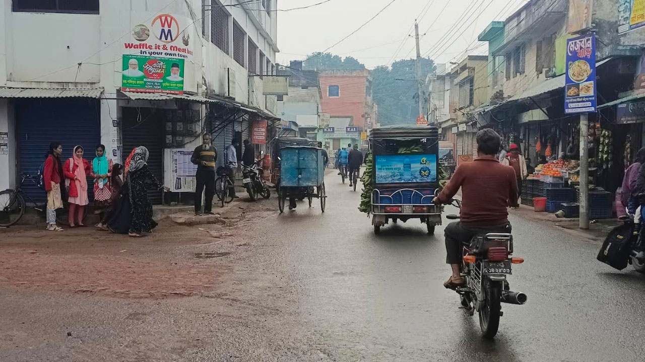 বঙ্গোপসাগরে নিম্নচাপ, সাতক্ষীরায় গুঁড়ি গুঁড়ি বৃষ্টি